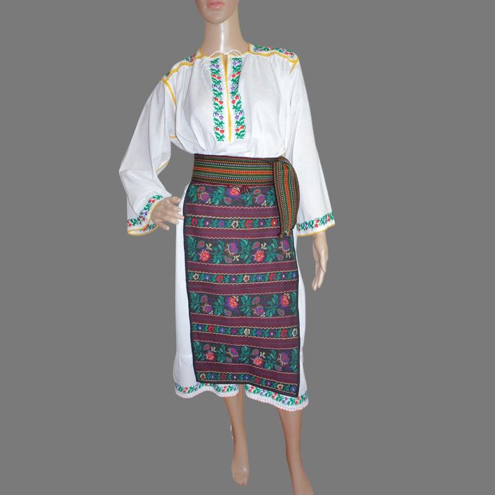 Costum popular vechi, lucrat manual, port popular oltenesc M-L