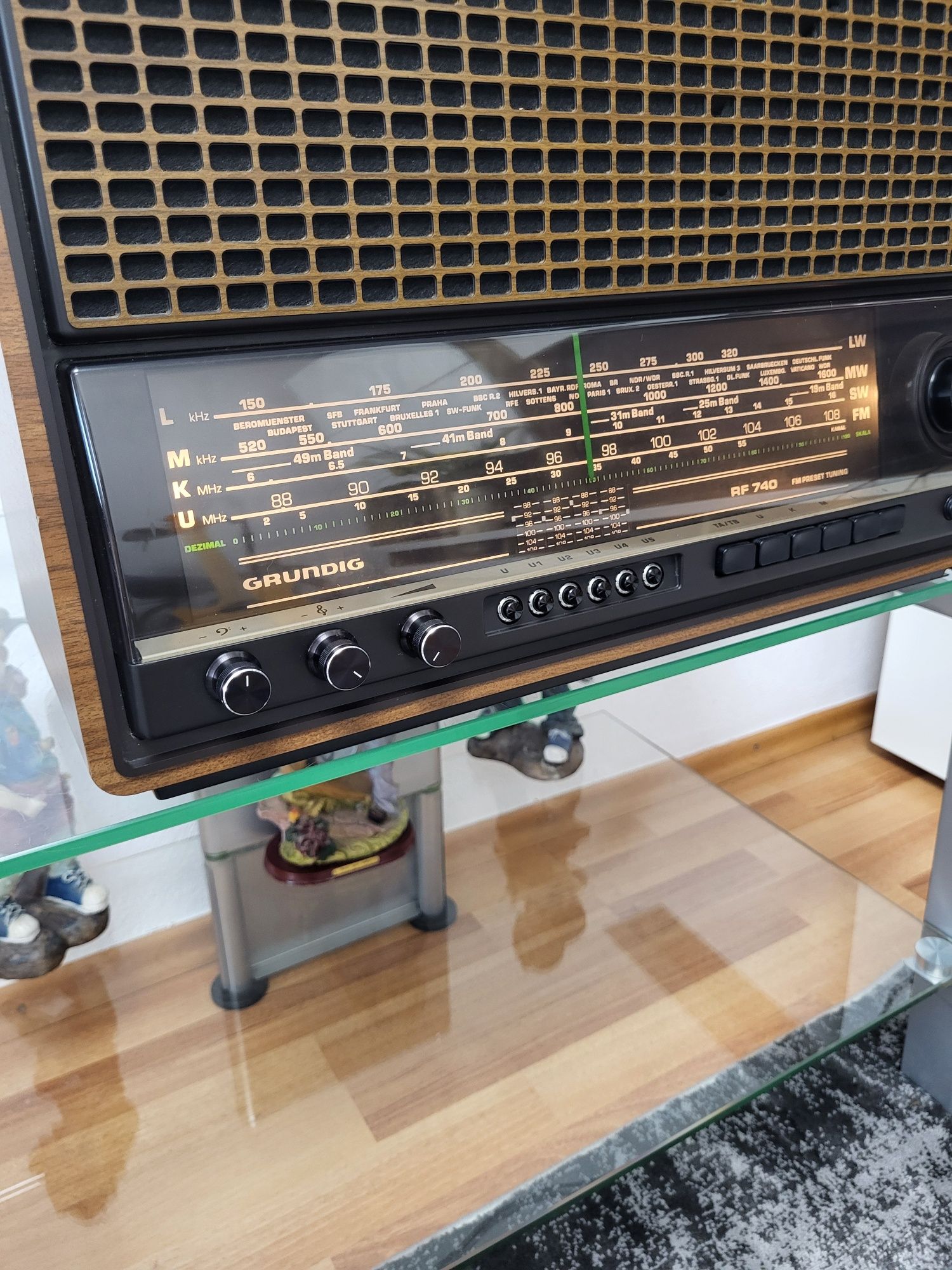 Radio GRUNDIG RF 740 stare ca nou  pentru colecție