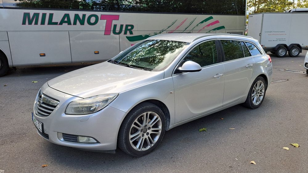 Vând Opel Insignia Sport Tourer2012