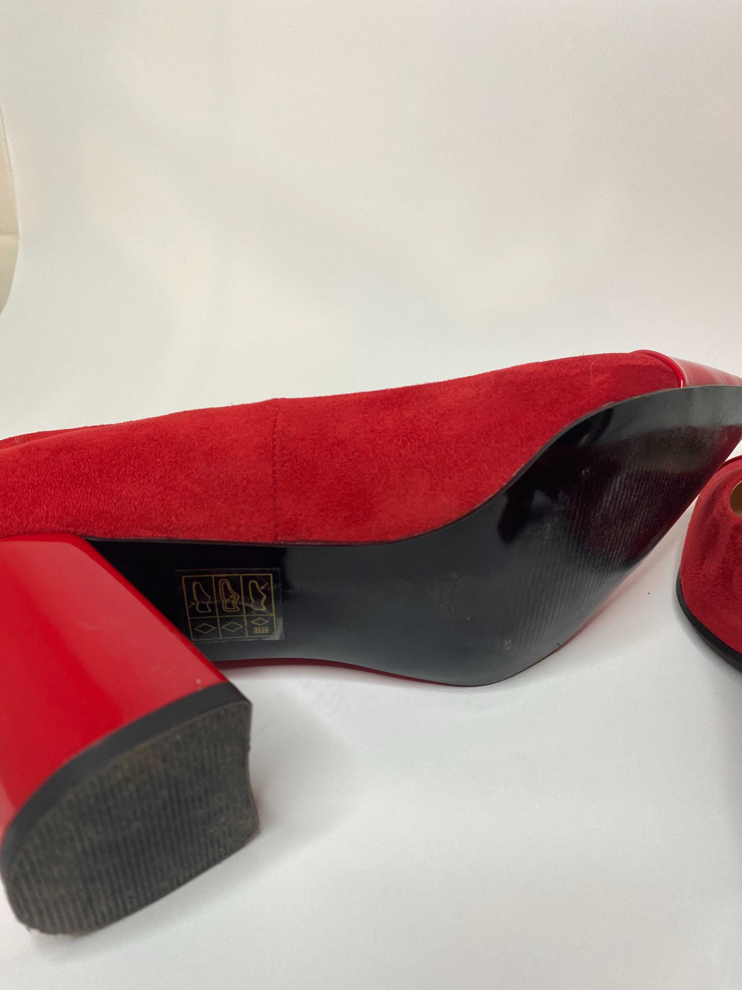 Дамски официални обувки в червен цвят