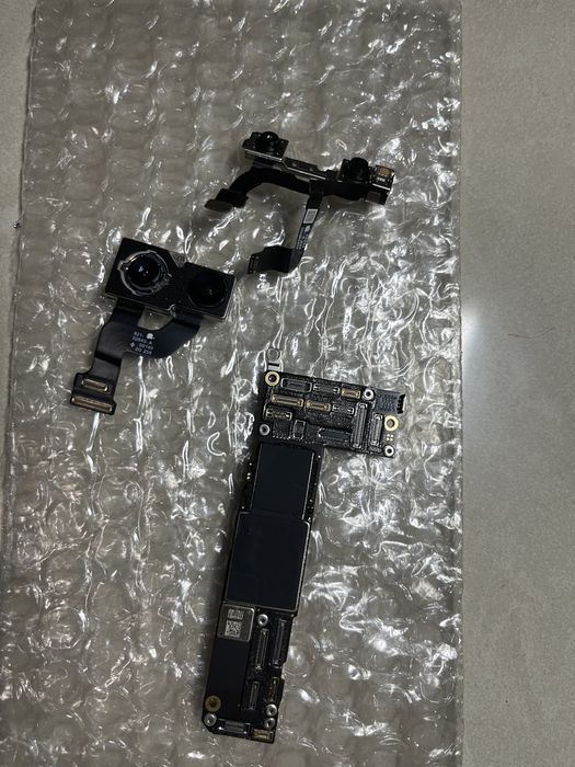 iPhone 12 display camera face id