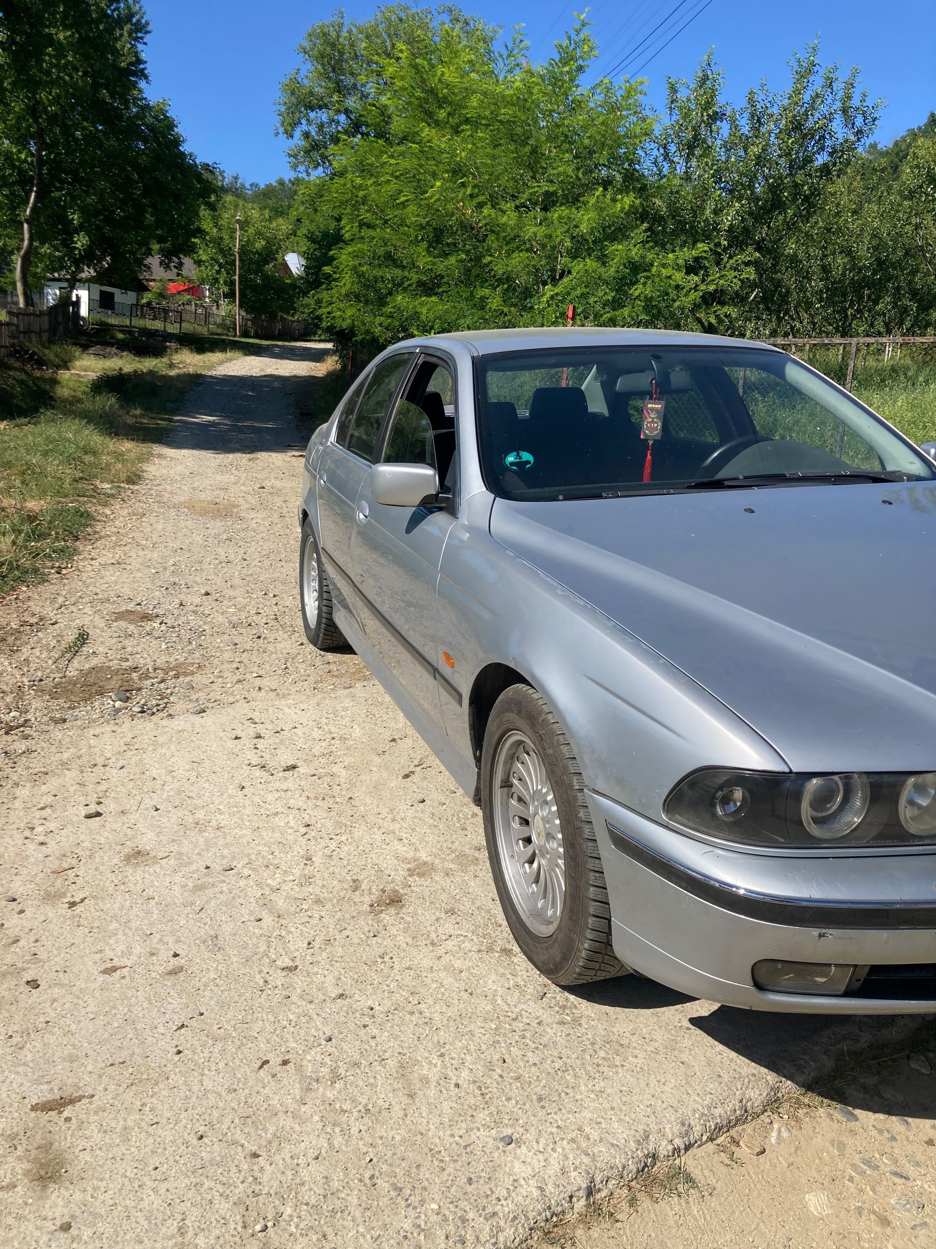 Vând sau schimb bmw e39, citi descrierea