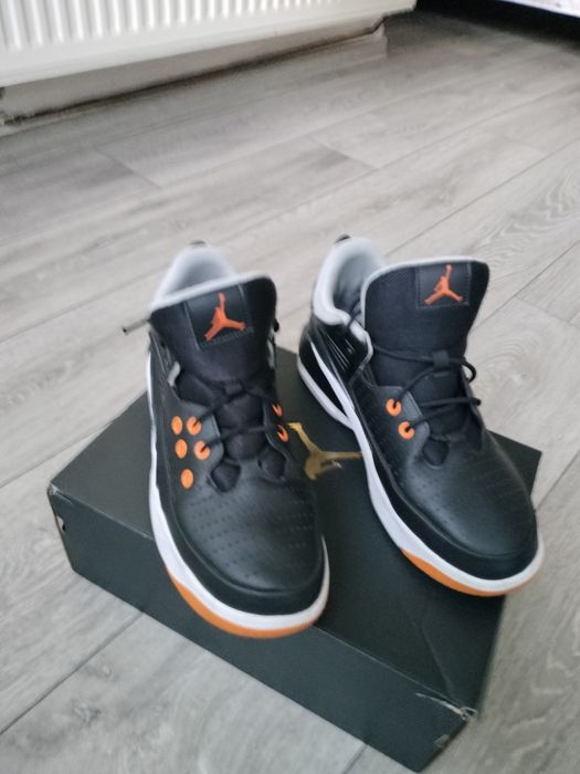 Vând ghete Nike Jordan Max Aura 5 GS