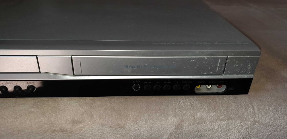 Video casetofon cu dvd LG  !