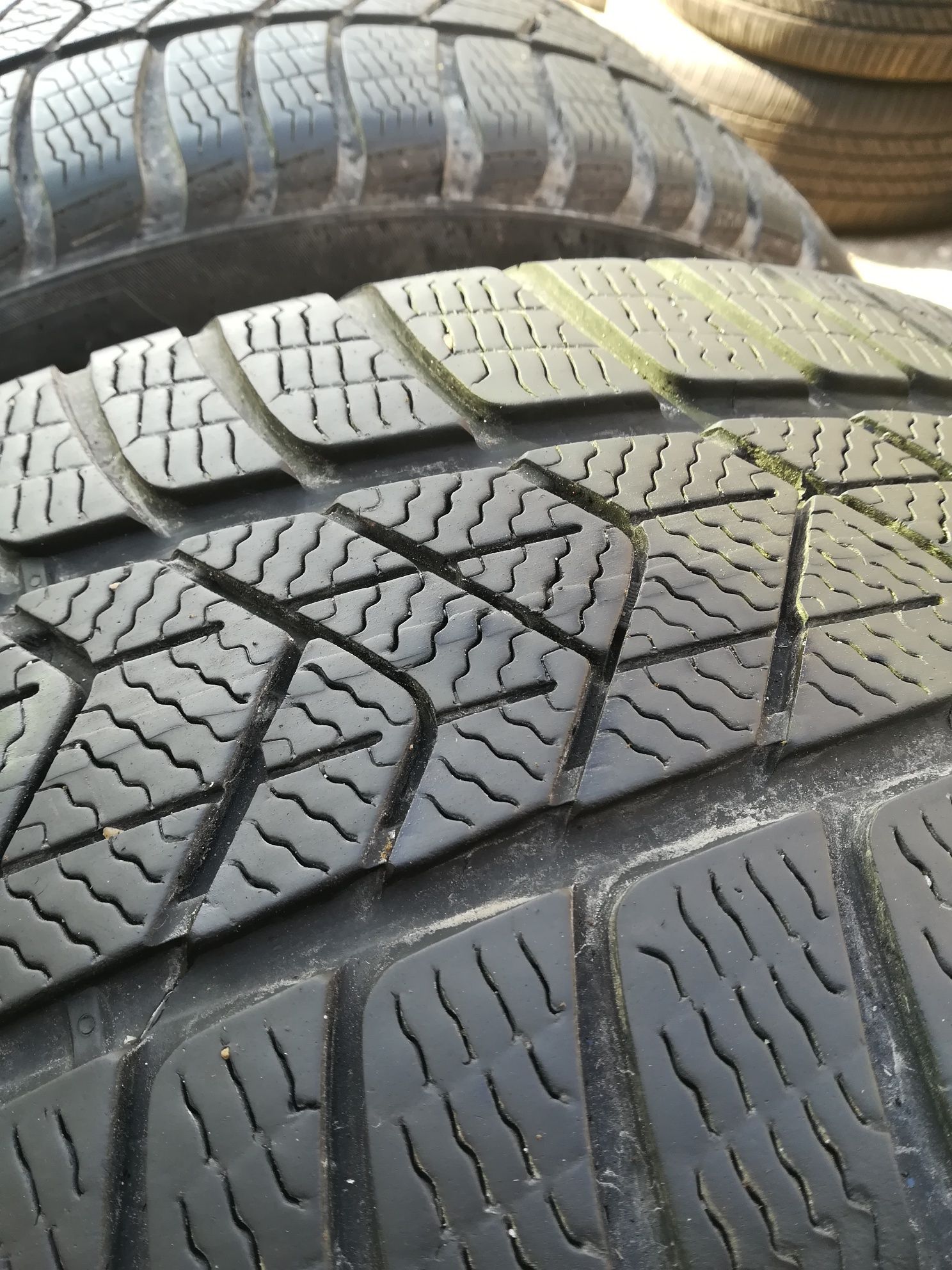 Перфектни 4бр.215/50/18 PIRELLI SOTTOZERO 3 dot2518