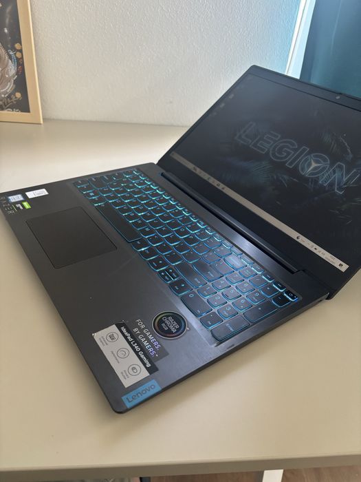 Lenovo Gaming• i5-9300H• 16Gb Ram• Nvidia GTX 1050• Taste luminate