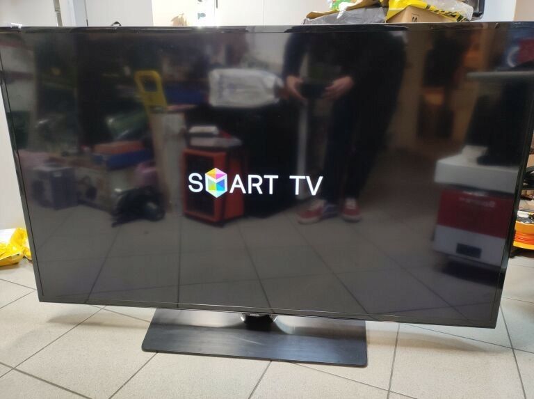 TV Smart Samsung 58 “ ( 147 cm )