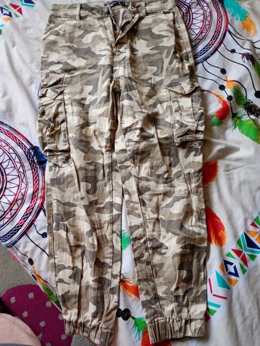 Pantaloni tip vânătoare mărimea L