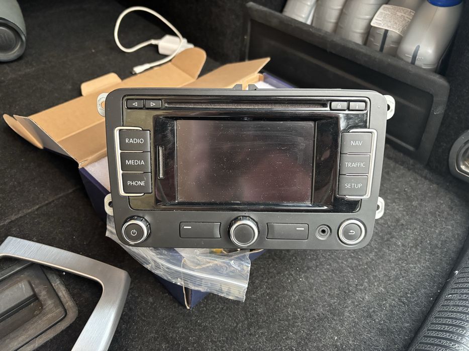 Navigatie bluetooth compatibila passat b6 b7 skoda golf