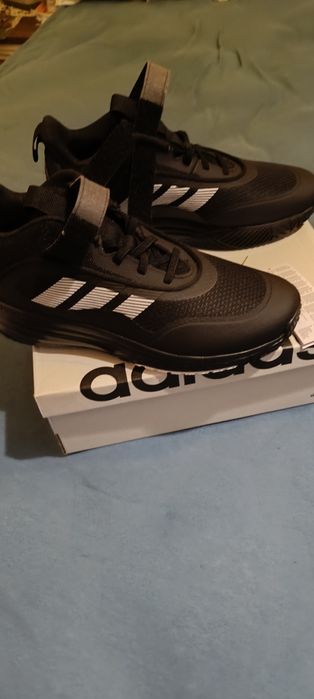 Vând adidași baiat