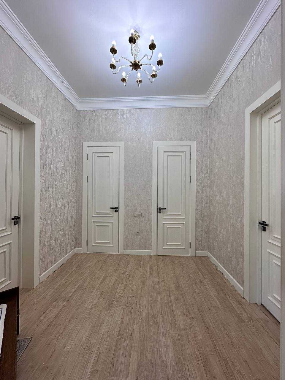 Продаётся добротный дом, 6 соток. 6 комнат. летняя кухня.  Дом угловой