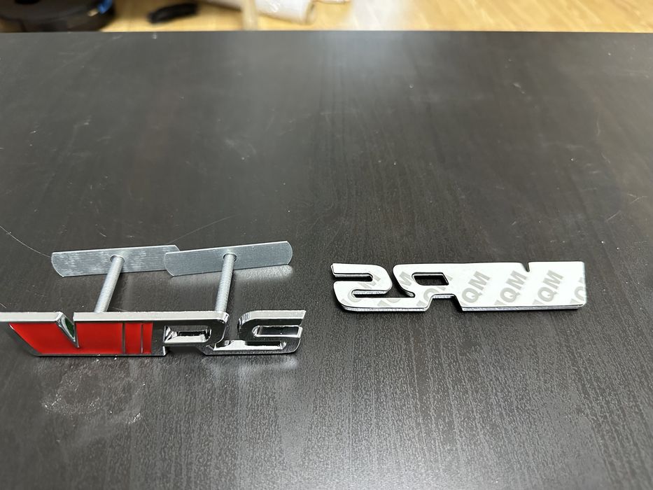 Emblema sigla Skoda VRS fata spate