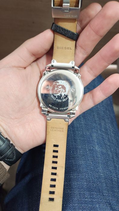 Часы Diesel оригинал 4 в одном оригинал сам покупал за 800$