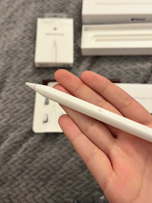 Ipad Air 5 (2022) + Apple Pencil cu Rezerve + Logitech Combo Touch