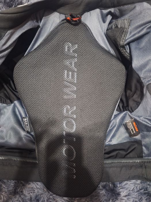 Vând costum moto 2 piese BUSE