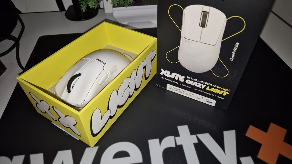 Mouse gaming Pulsar Xlite Crazylight nou la cutie