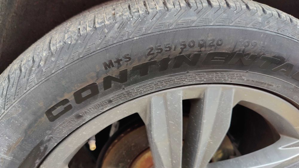 Continental 255/50/R20 Всесезонни | Зимни - DOT 4322 - 3 бр.