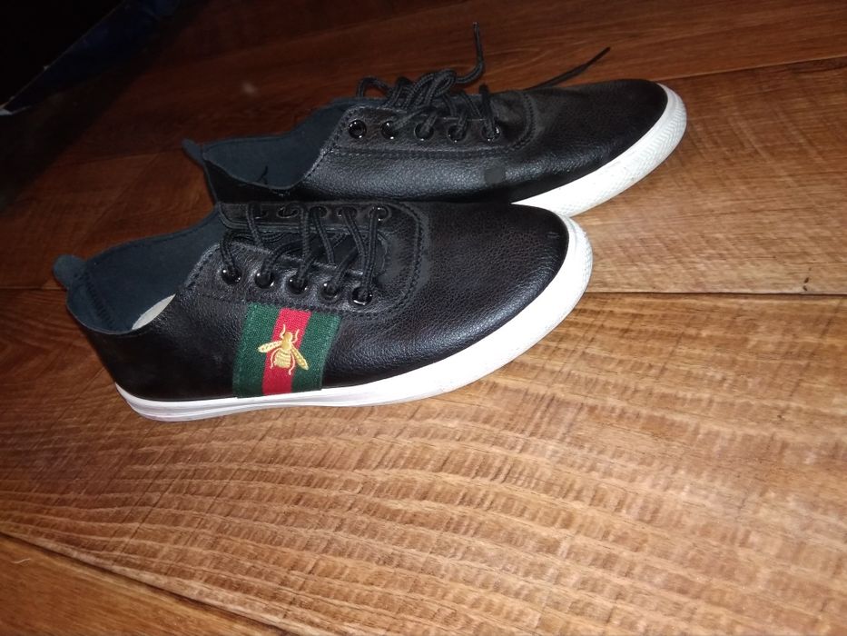 Продам женские мокасины