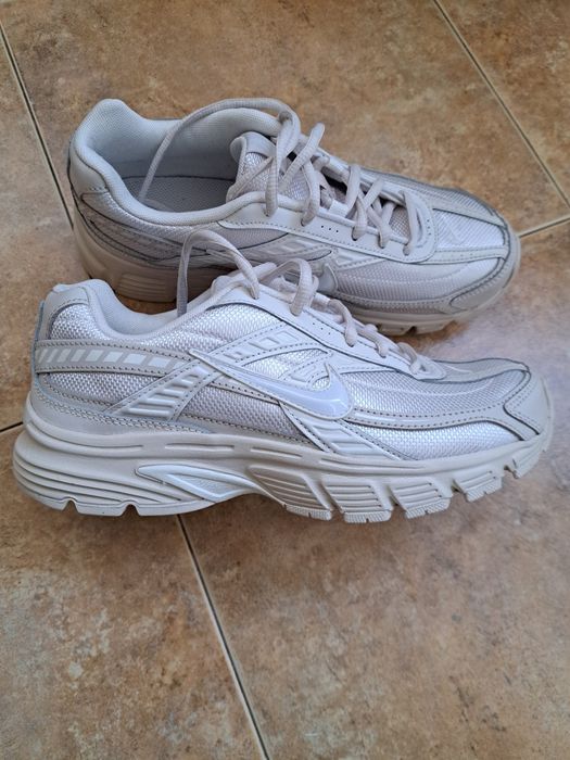 Продавам дамски маратонки  Nike initiator, номер 39