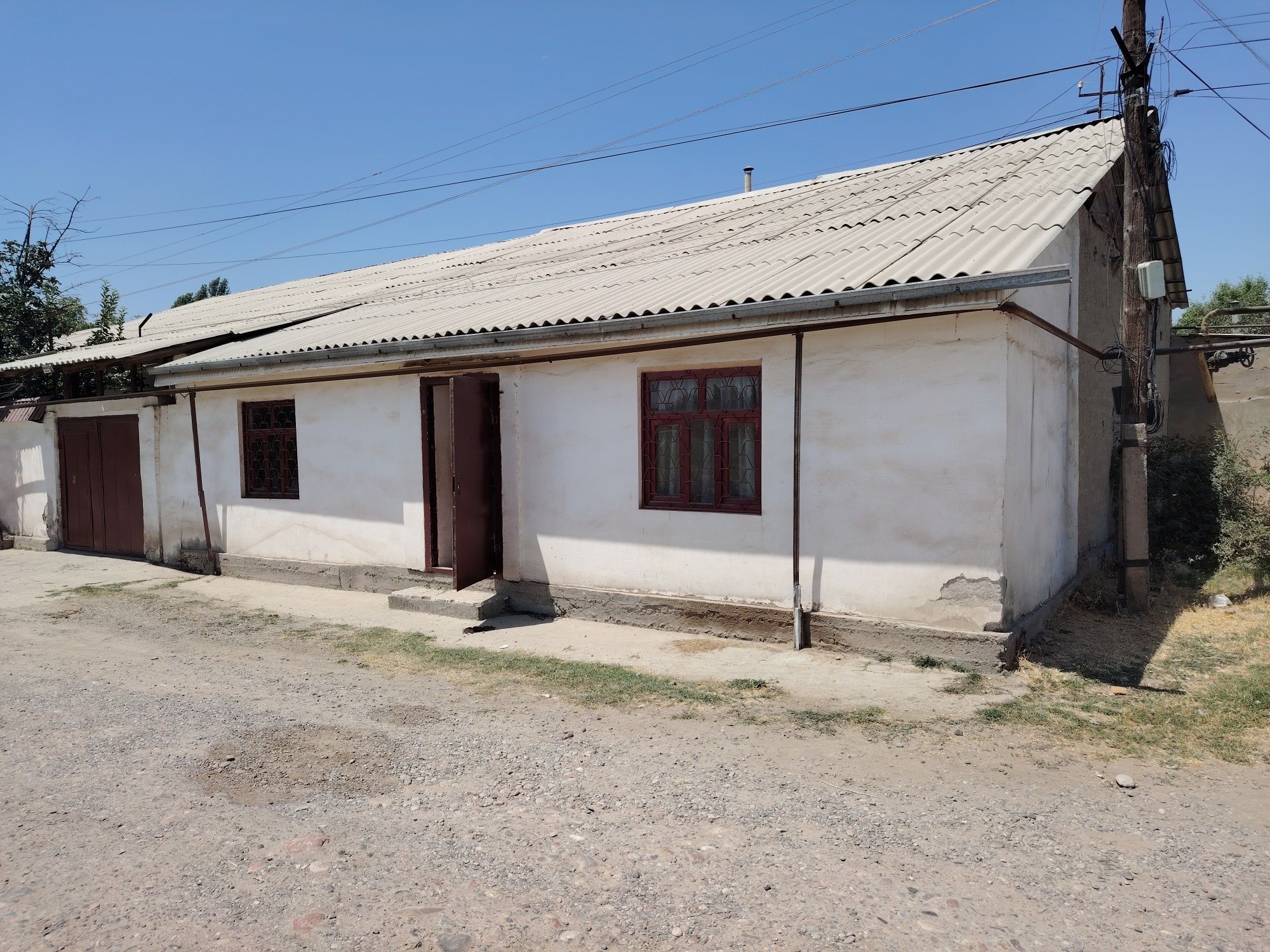 Surum razezda 17 sotx uy sotiladi