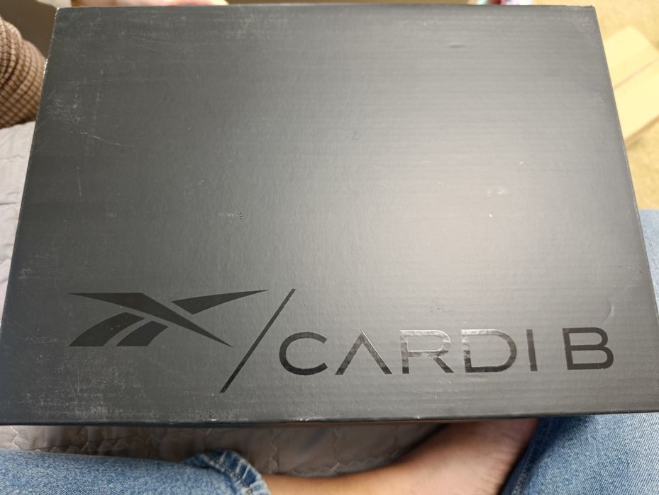 Маратонки reebok cardi b v2