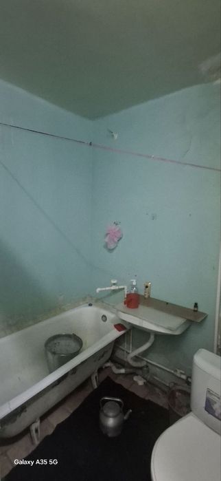 Продаётся Срочно 1х комнатная квартира на 3-этажей Адрес Микрорайон!!