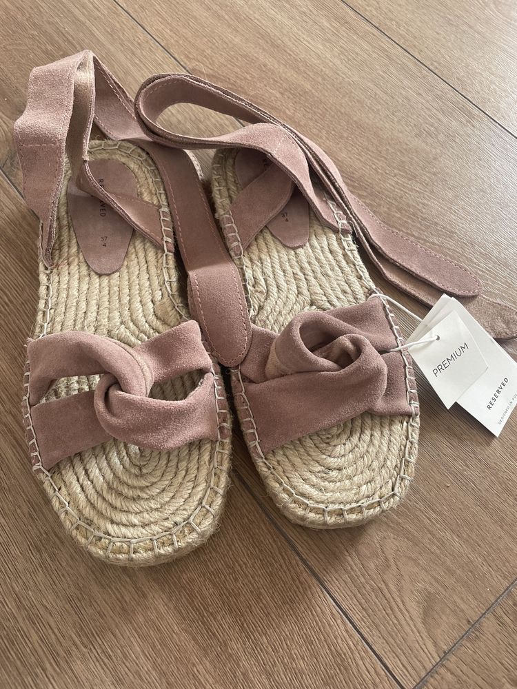 Sandale reserved pentru dama de culoare roz plamaniu