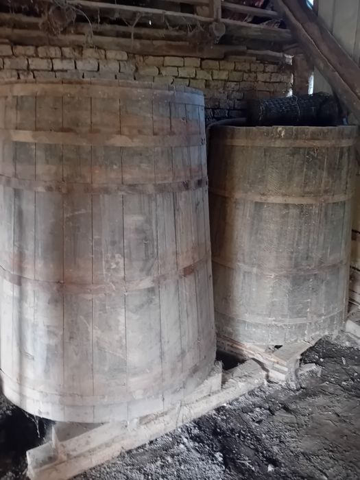 Vând cadă din lemn de brad