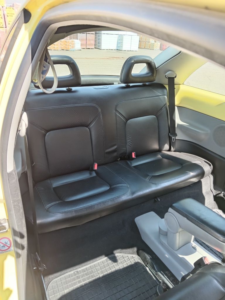 Vând Volkswagen New Beetle