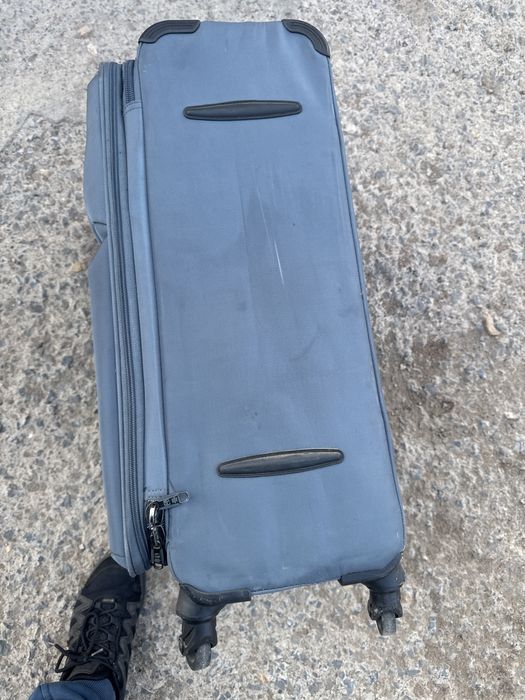 Продам чемодан в отличном все работает