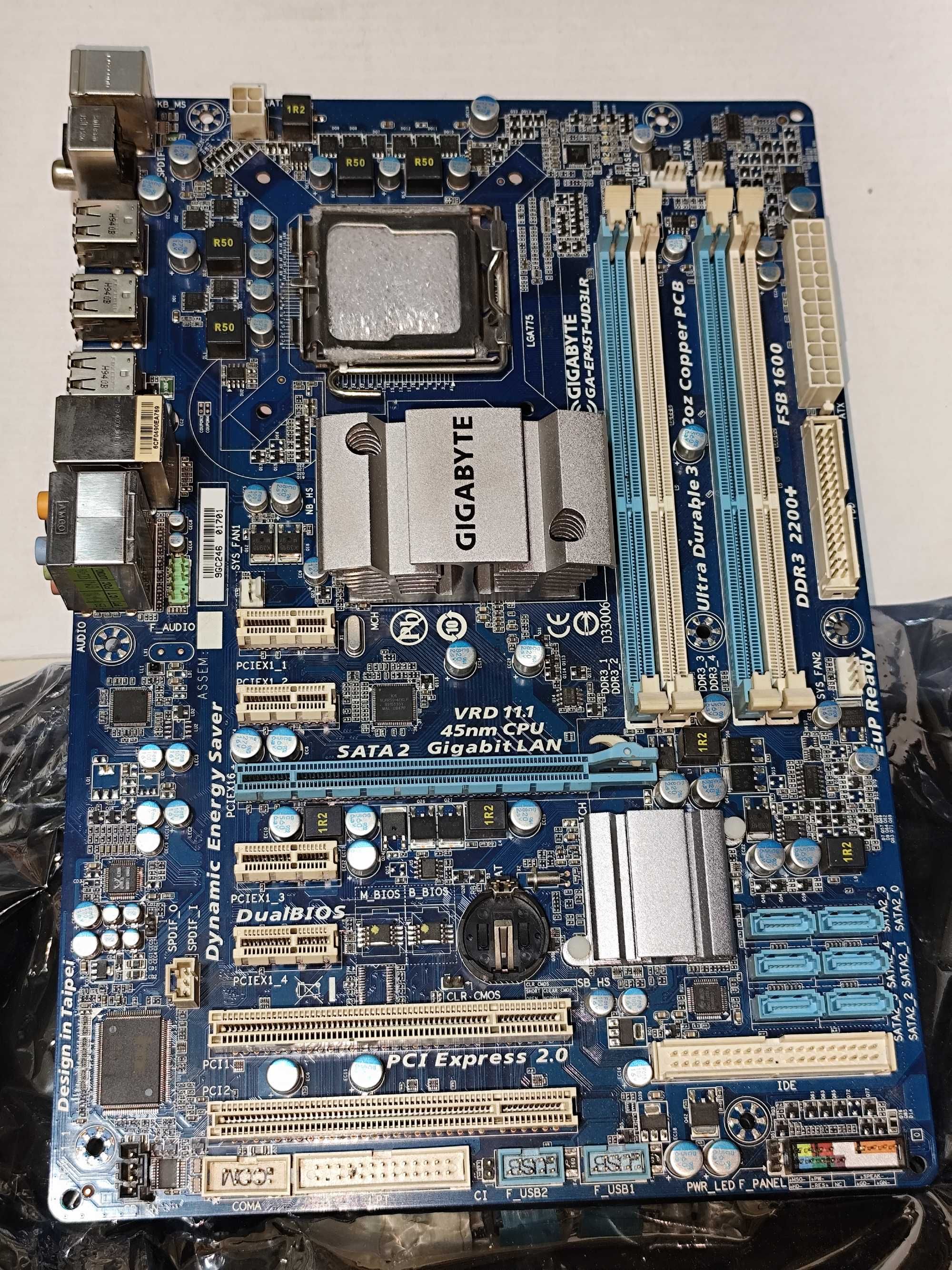 Gigabyte GA-EP45T-UD3LR ver. 1.1 (Socket 775)