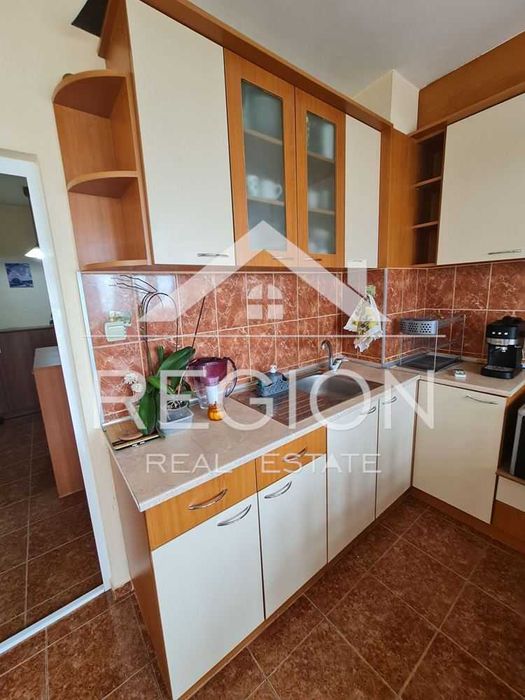 Дава се под наем Двустаен апартамент в Варна, Цветен квартал - 70 кв.м за 408 € - Снимка #1