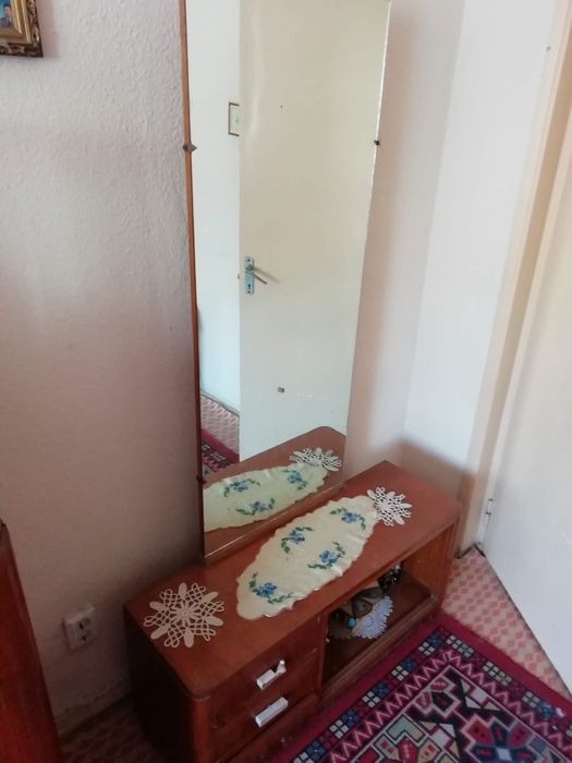 Oglinda toaletă cu toaleta cu sertare