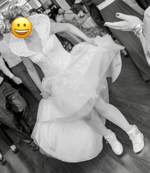 Rochie mireasă cu guler, scurtă în partea din față