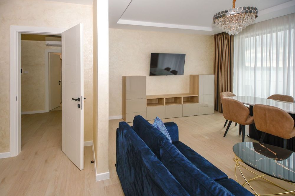 Ofer spre inchiriere apartament cu 3 camere cu vedere superba spre lac