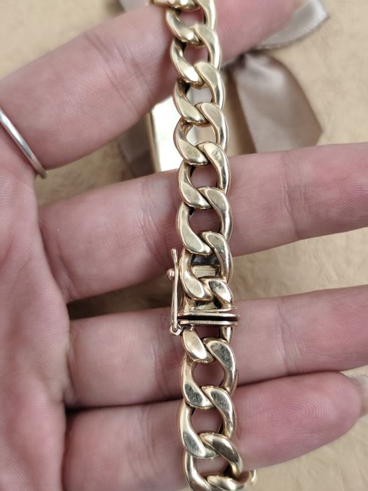 Златна гривна 585