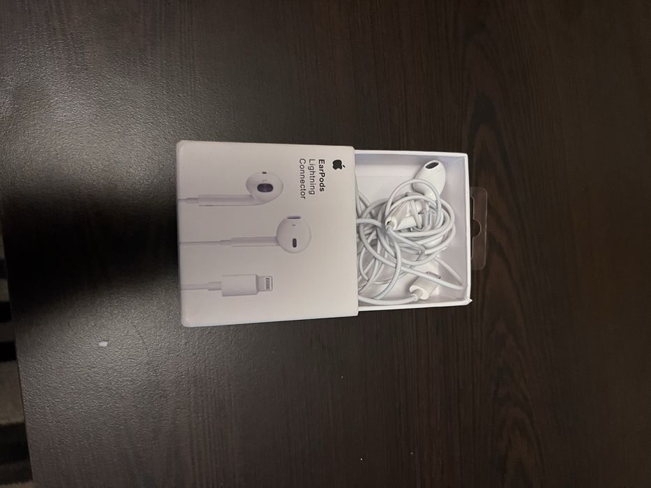 Слушалки Apple earbuds