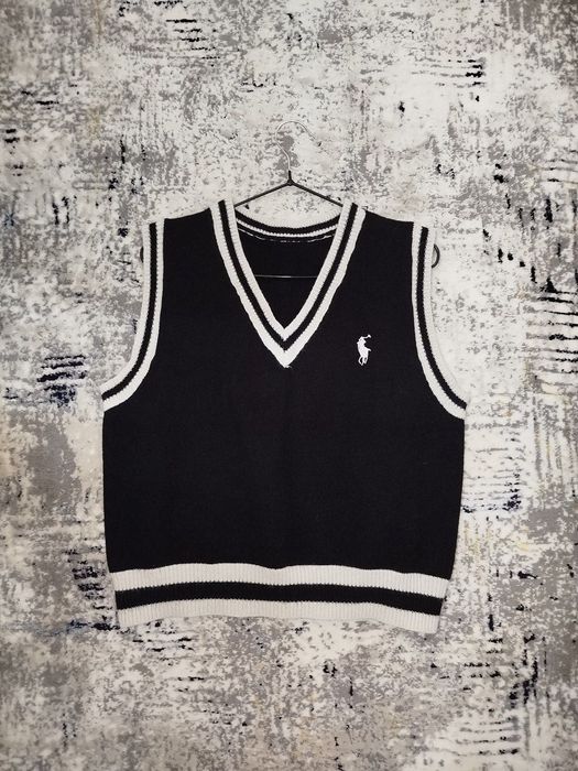 Продается вязанная жилетка