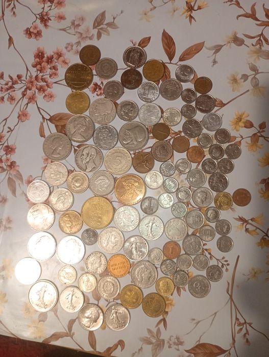 Monede vechi cea mai veche moneda e din anul 1907,iar bancnota 1956