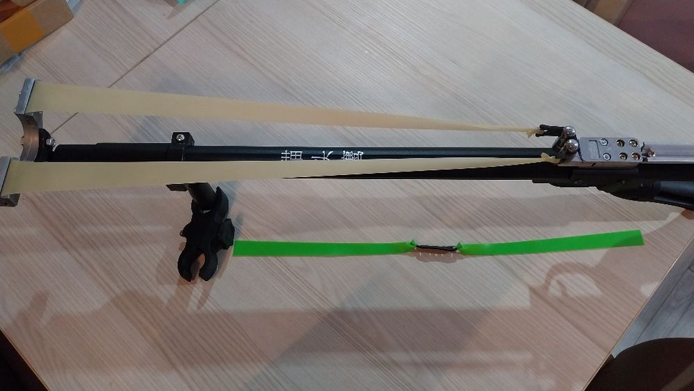 Praștie  profesională  de vânătoare sau pescuit