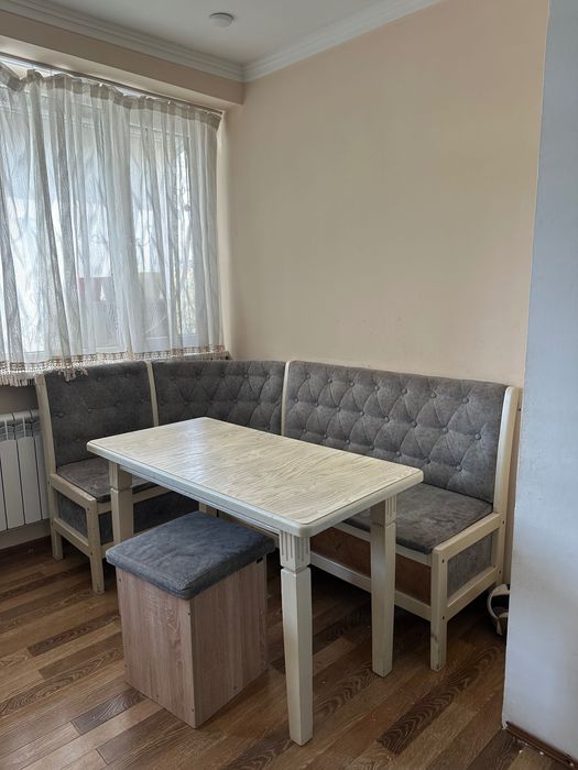 Продается кухонный уголок  и стол. В хорошем состоянии