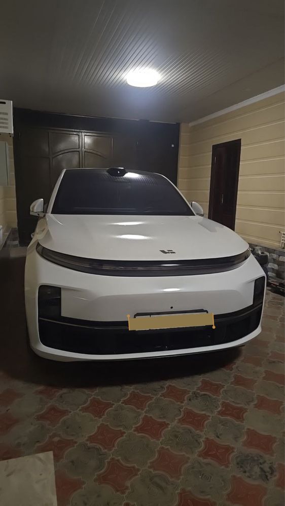 Li 7 ultra oq ga qora salon  2024