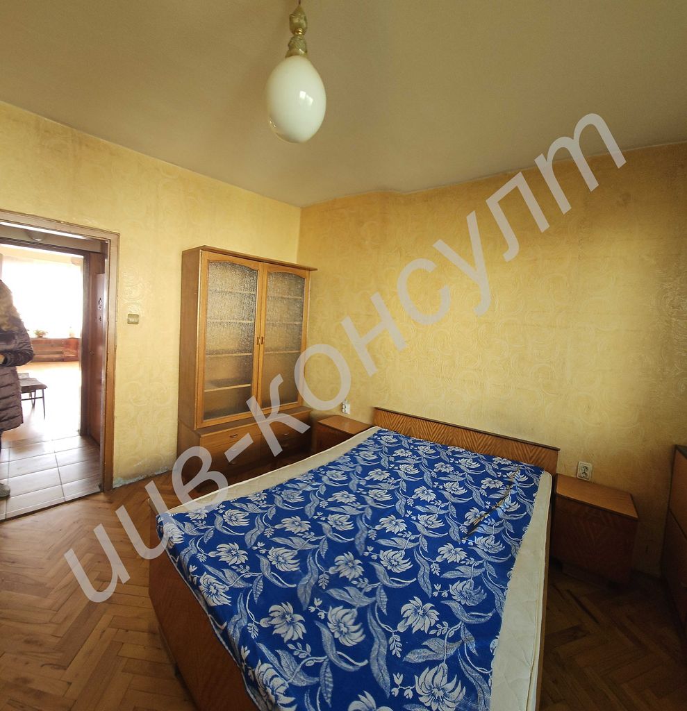 Продава се Тристаен апартамент в Велико Търново, Център - 70 кв.м за 1315 €/кв.м - Снимка #2
