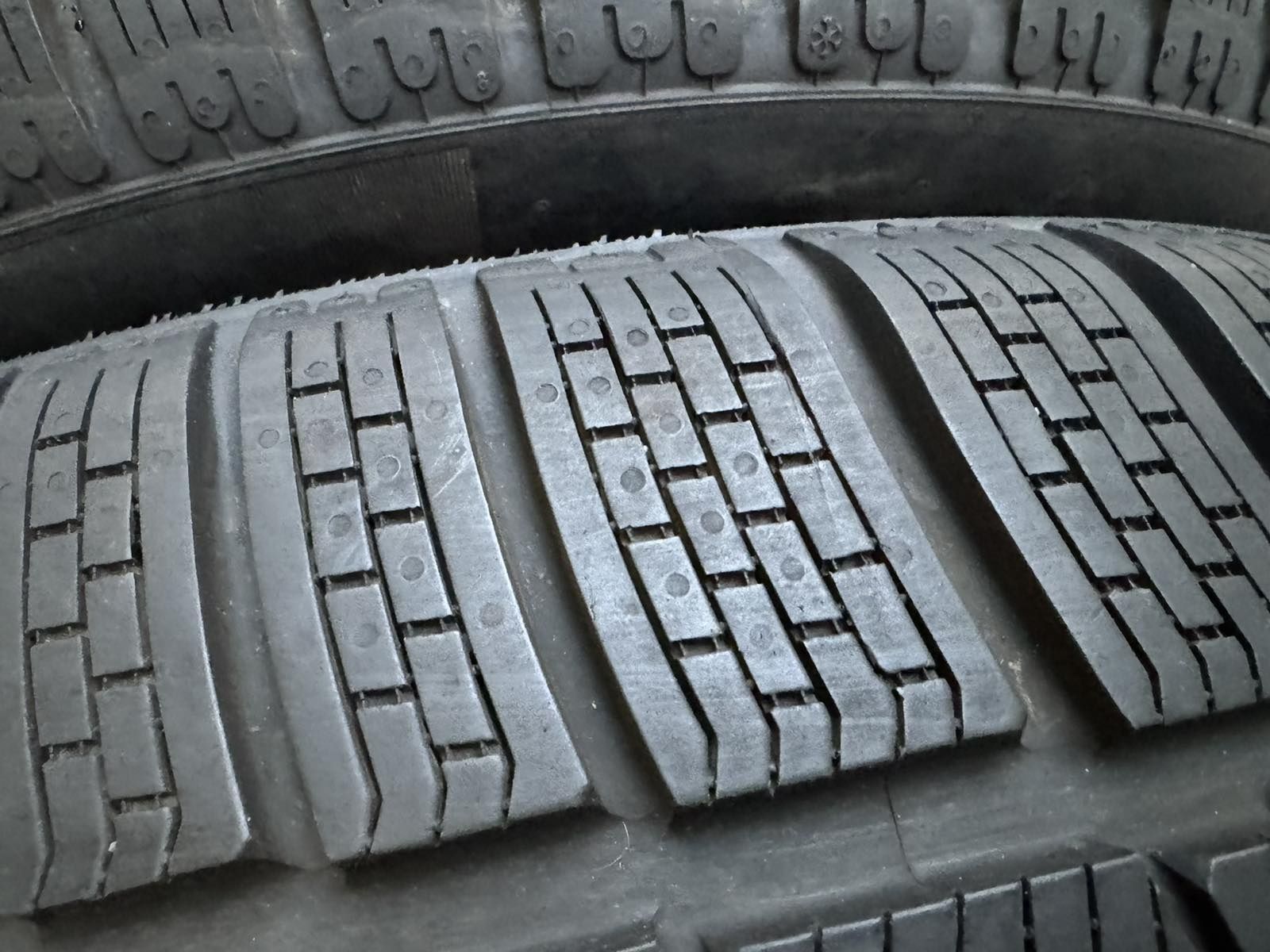 Зимни гуми 255/45/19 и 285/40/19 Pirelli P zero winter