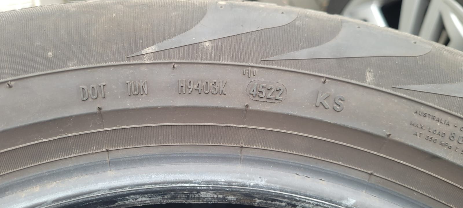 Vând Cauciucuri  Pirelli Scorpion second hand