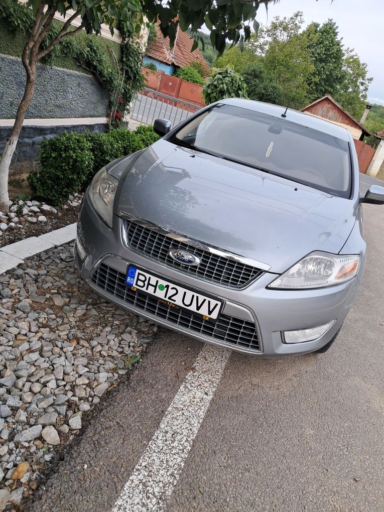 Vând ford mondeo