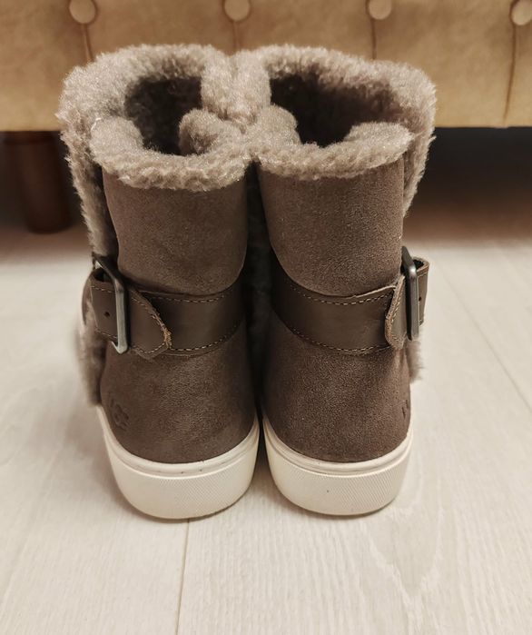 UGG cizme piele întoarsă