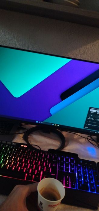 Лаптоп Acer , монитор Acer