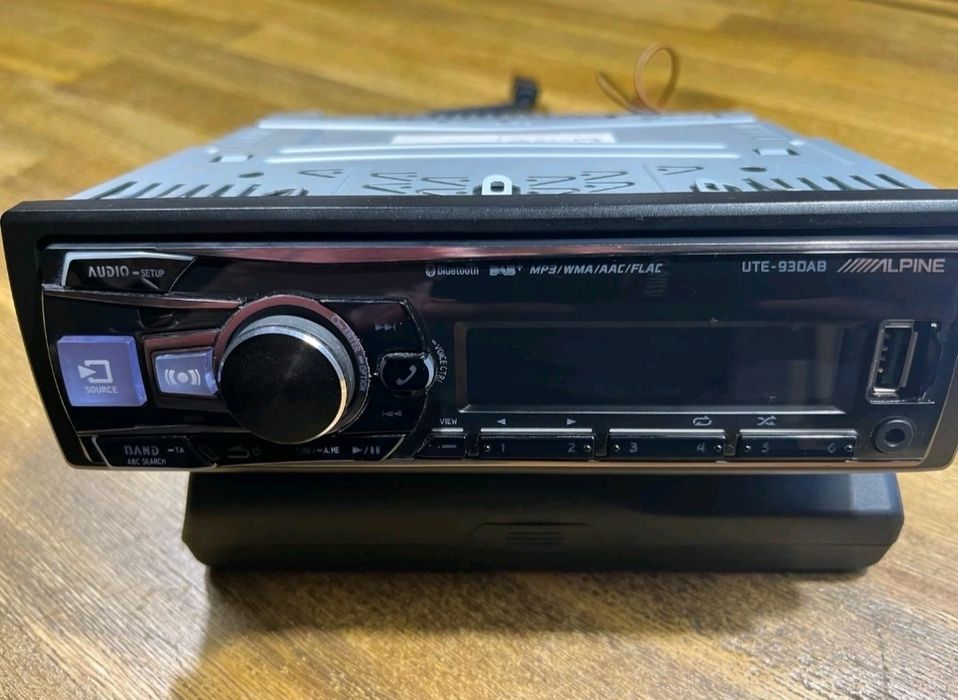 Продавам Alpine ute-92bt