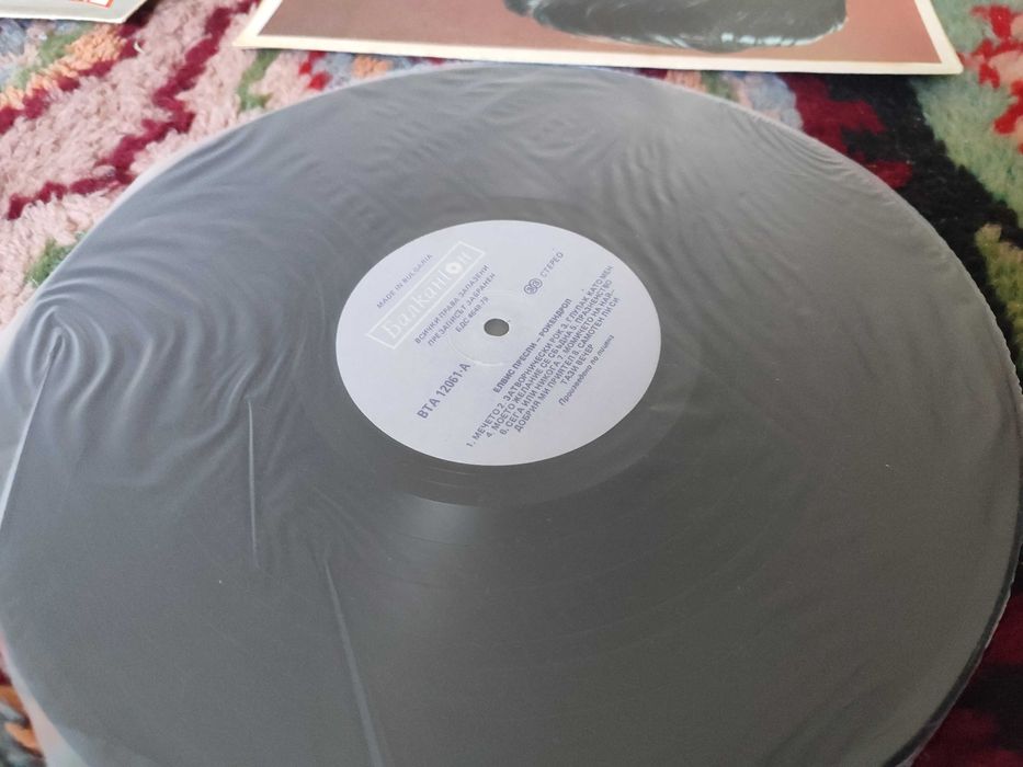 грамофонни плочи Елвис Пресли две грамофонни плочи на Елвис Пресли